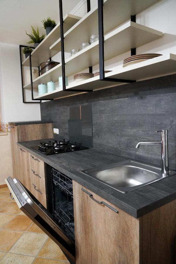 Familiainn Rooms & Apartments Помпей Екстериор снимка