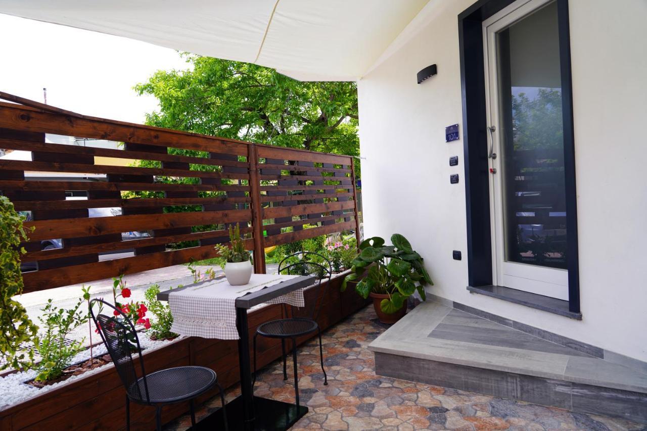 Familiainn Rooms & Apartments Помпей Екстериор снимка